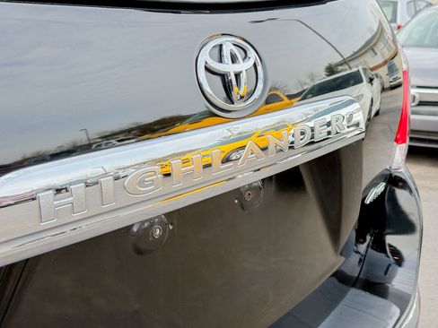 Used 2012 Toyota Highlander Limited w/ Tow Pkg image 9