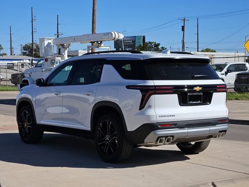 New 2026 Chevrolet Traverse LT image 3