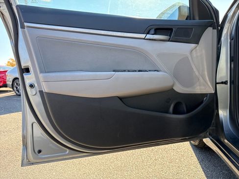 Used 2017 Hyundai Elantra SE image 10