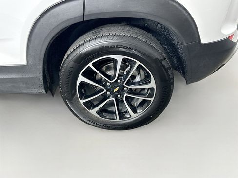 Used 2025 Chevrolet TrailBlazer LT FWD image 11