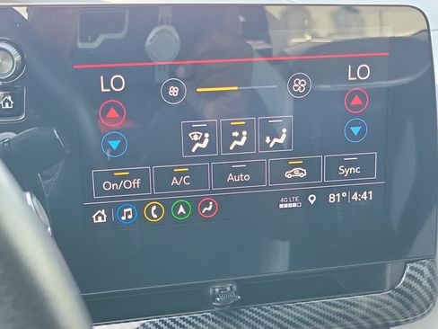 Used 2020 Chevrolet Corvette Stingray Premium Cpe w/ 3LT Preferred Equipment Group RWD image 27