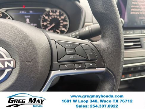 Used 2025 Nissan Altima 2.5 SV FWD image 11