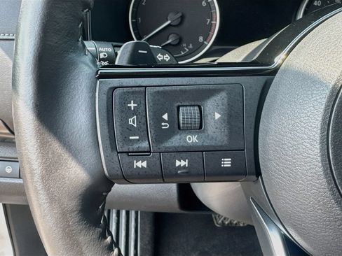 Used 2022 Nissan Pathfinder SL AWD/4WD image 8