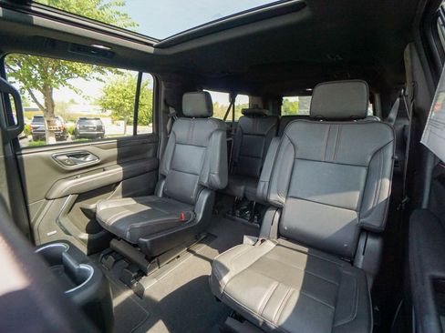 Used 2023 Chevrolet Suburban RST w/ Luxury Package image 32