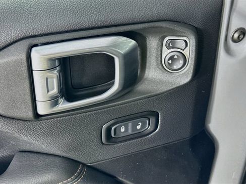 Used 2022 Jeep Wrangler Unlimited Rubicon AWD/4WD image 22