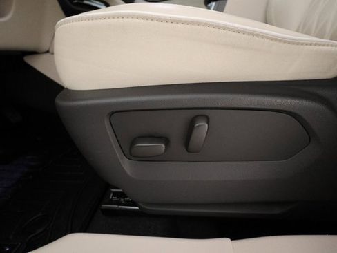 Used 2022 Buick Envision Avenir w/ Technology Package II image 10