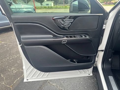 Used 2023 Lincoln Aviator AWD w/ Premium Package image 13