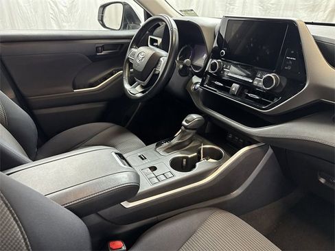 Used 2023 Toyota Highlander LE image 29