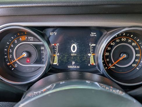 Used 2020 Jeep Wrangler Unlimited Sahara AWD/4WD image 17