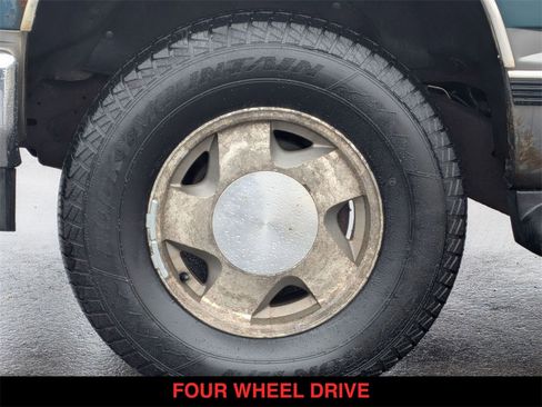 Used 1999 Chevrolet Suburban 4WD w/ Preferred Equipment Group 3 image 10