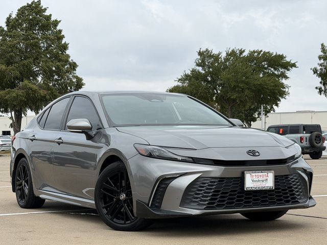 Used 2025 Toyota Camry SE FWD image 2