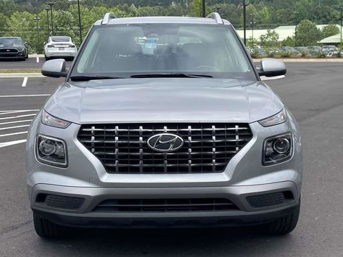 Used 2024 Hyundai Venue SEL FWD image 8