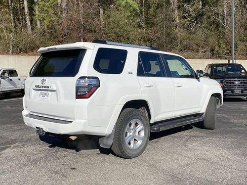Used 2021 Toyota 4Runner SR5 Premium image 3