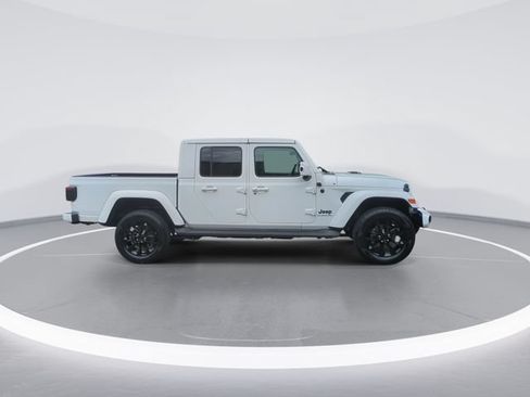 Used 2021 Jeep Gladiator Overland AWD/4WD image 9