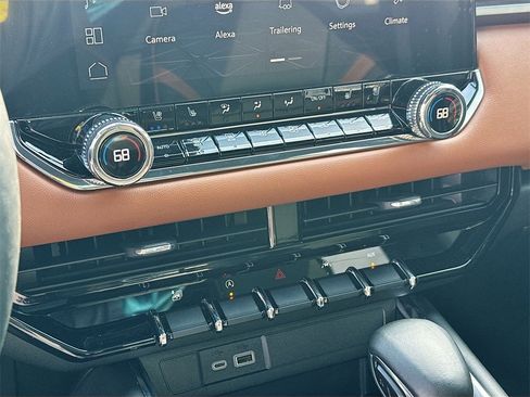 Used 2024 GMC Canyon AT4 w/ AT4 Premium Package image 18