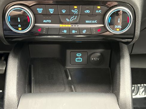 Used 2022 Ford Escape SEL w/ Technology Package AWD/4WD image 17
