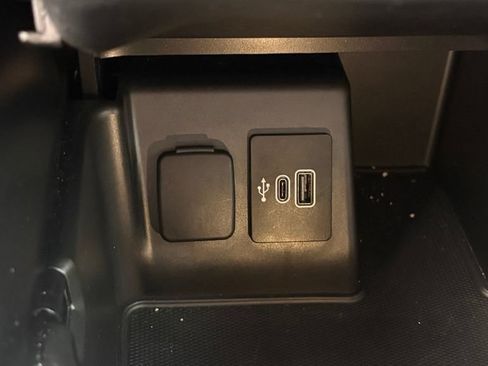 Used 2025 Ford Explorer Active AWD/4WD image 52