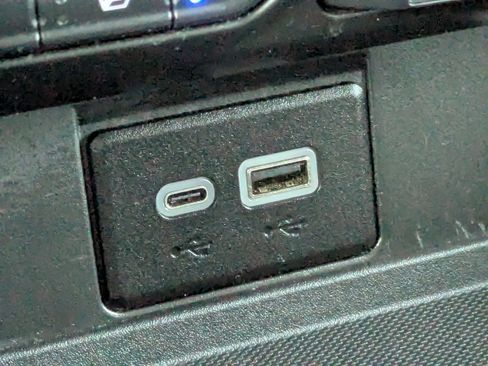 Used 2023 Chevrolet Suburban Premier image 24