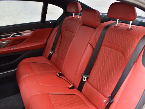 Used 2021 BMW 750i xDrive w/ Executive Package image 26