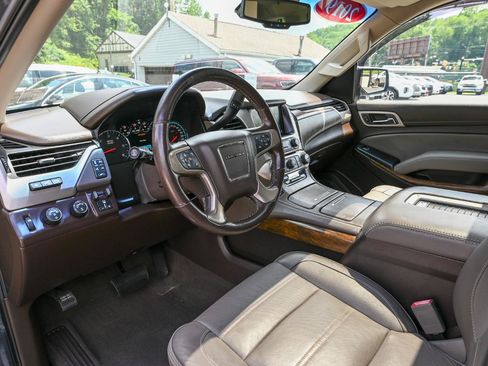 Used 2019 GMC Yukon Denali w/ Denali Ultimate Package AWD/4WD image 13