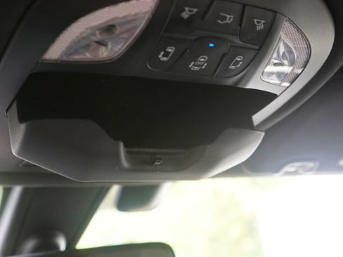 Used 2019 Chrysler Pacifica Touring-L w/ S Appearance Package FWD image 32