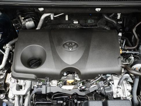 Used 2025 Toyota RAV4 XLE Premium image 9