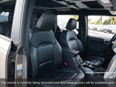 Used 2025 Ford Bronco Badlands image 15