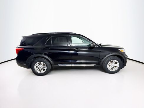 Used 2023 Ford Explorer XLT RWD image 2
