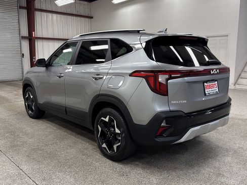 Used 2024 Kia Seltos EX image 16
