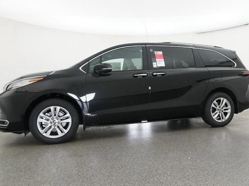 New 2026 Toyota Sienna Limited image 57