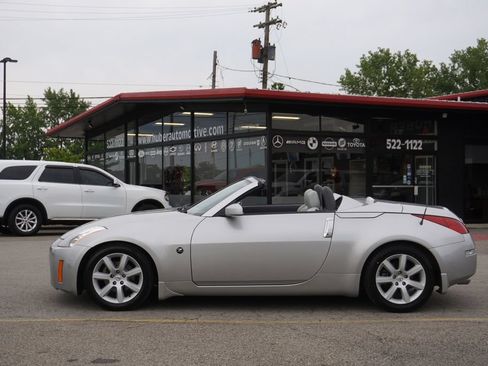 Used 2004 Nissan 350Z Enthusiast RWD image 4