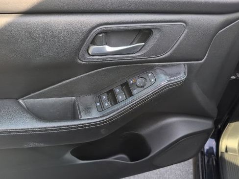 Used 2024 Nissan Rogue SV AWD/4WD image 19