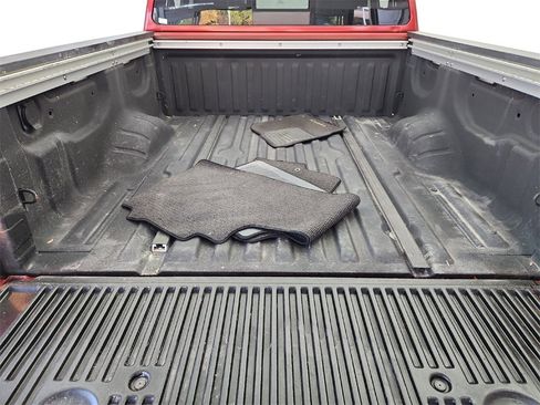 Used 2019 Nissan Titan SL image 34