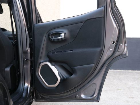 Used 2017 Jeep Renegade Latitude image 28