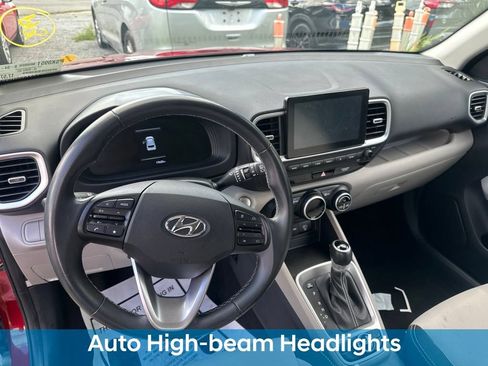 Used 2025 Hyundai Venue SEL FWD image 18