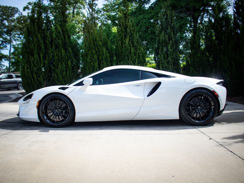 Used 2025 McLaren Artura image 7