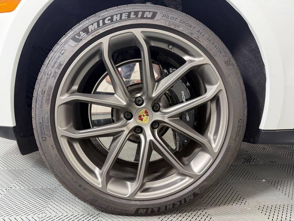 Certified 2025 Porsche Macan GTS AWD/4WD image 10