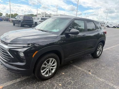 Used 2024 Chevrolet TrailBlazer LS w/ LS Convenience Package AWD/4WD image 3