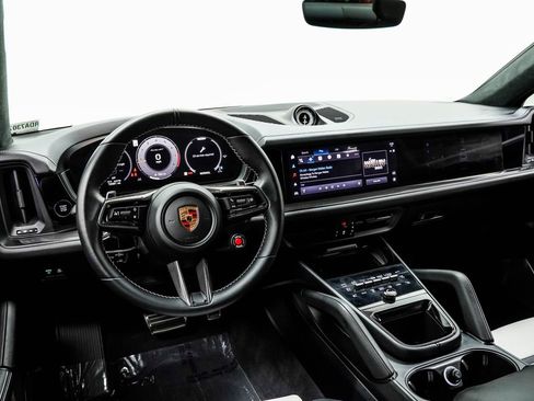 Used 2024 Porsche Cayenne Turbo GT AWD/4WD image 5