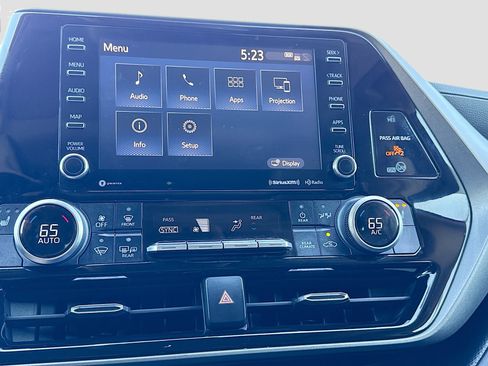 Used 2020 Toyota Highlander XLE image 31