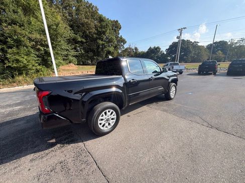 Used 2025 Toyota Tacoma SR5 w/ SR5 Upgrade Package AWD/4WD image 5