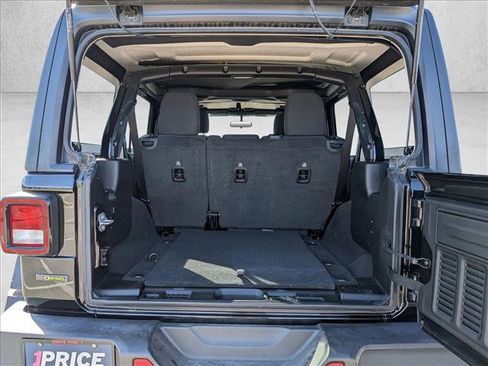 Used 2021 Jeep Wrangler Unlimited Rubicon w/ Cold Weather Group image 8