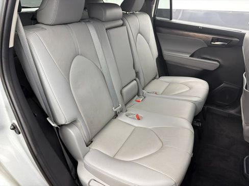 Used 2021 Toyota Highlander Limited AWD/4WD image 29