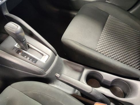 Used 2022 Nissan Versa S FWD image 26