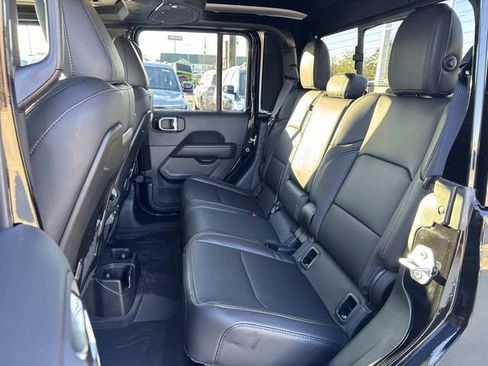 New 2025 Jeep Gladiator Sport image 9