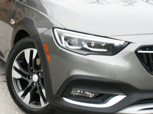 Used 2019 Buick Regal Essence w/ Driver Confidence Package I AWD/4WD image 3
