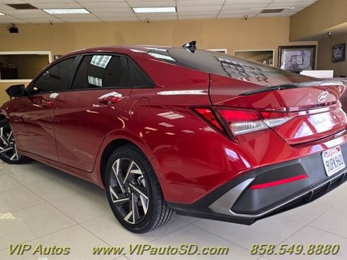 Used 2025 Hyundai Elantra Sport FWD image 3