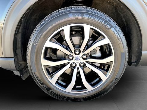 Used 2025 Ford Explorer ST-Line AWD/4WD image 11