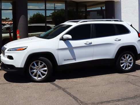 Used 2016 Jeep Cherokee Limited image 4
