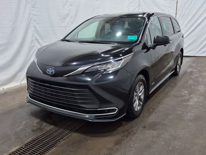 Used 2021 Toyota Sienna XLE
